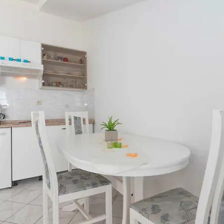 Viktorija Appartement *